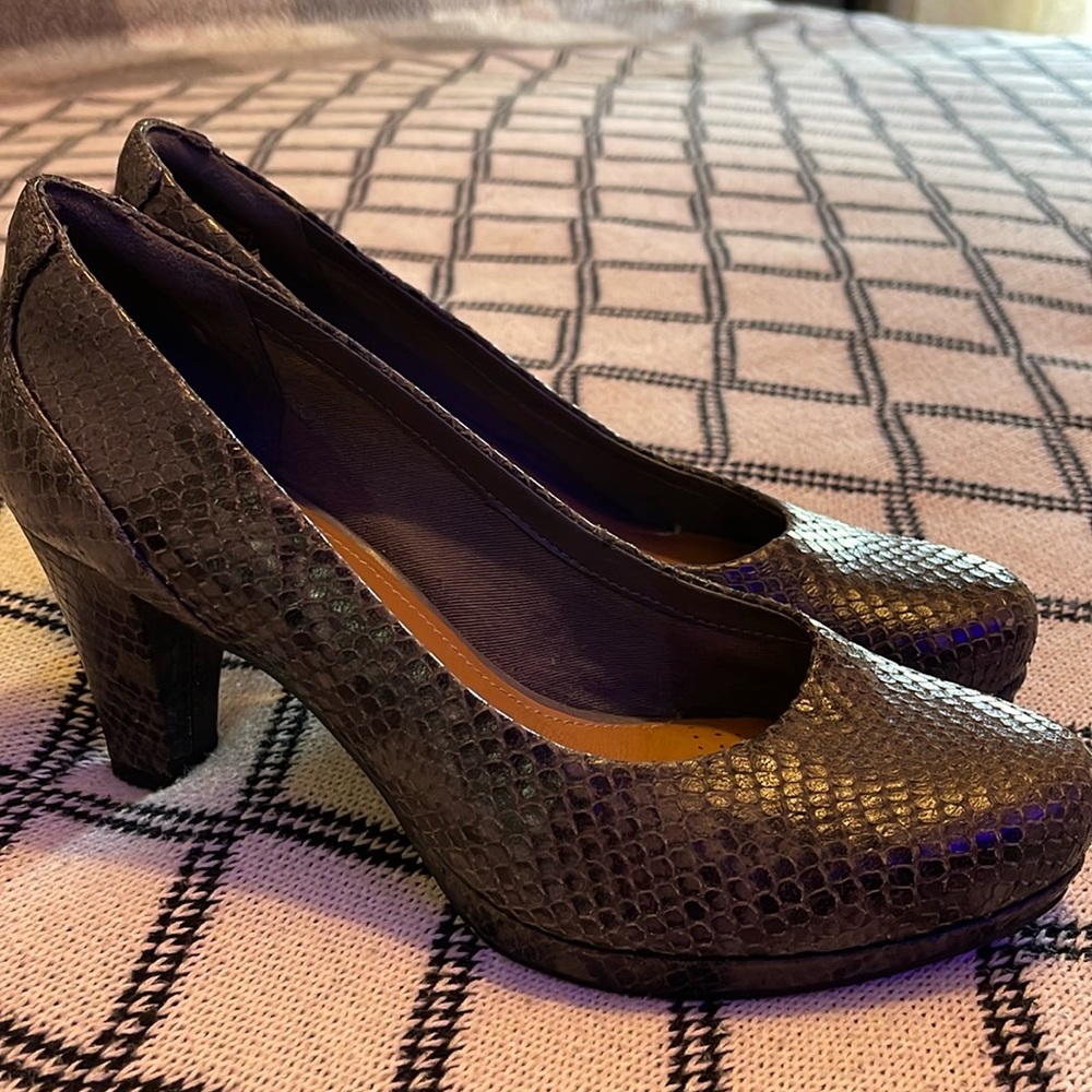 Clarks Artisan Gray Snakeskin Pumps